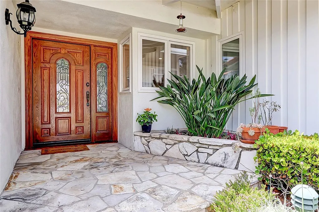 4 bed, 3.5 bath, 3028 sqft, $8,200 — Photo 3