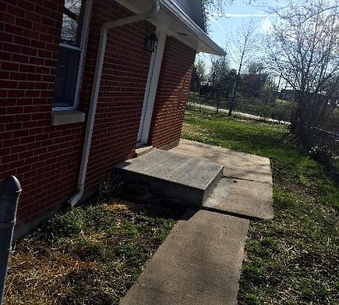 3rd image of 415 Perrey Dr