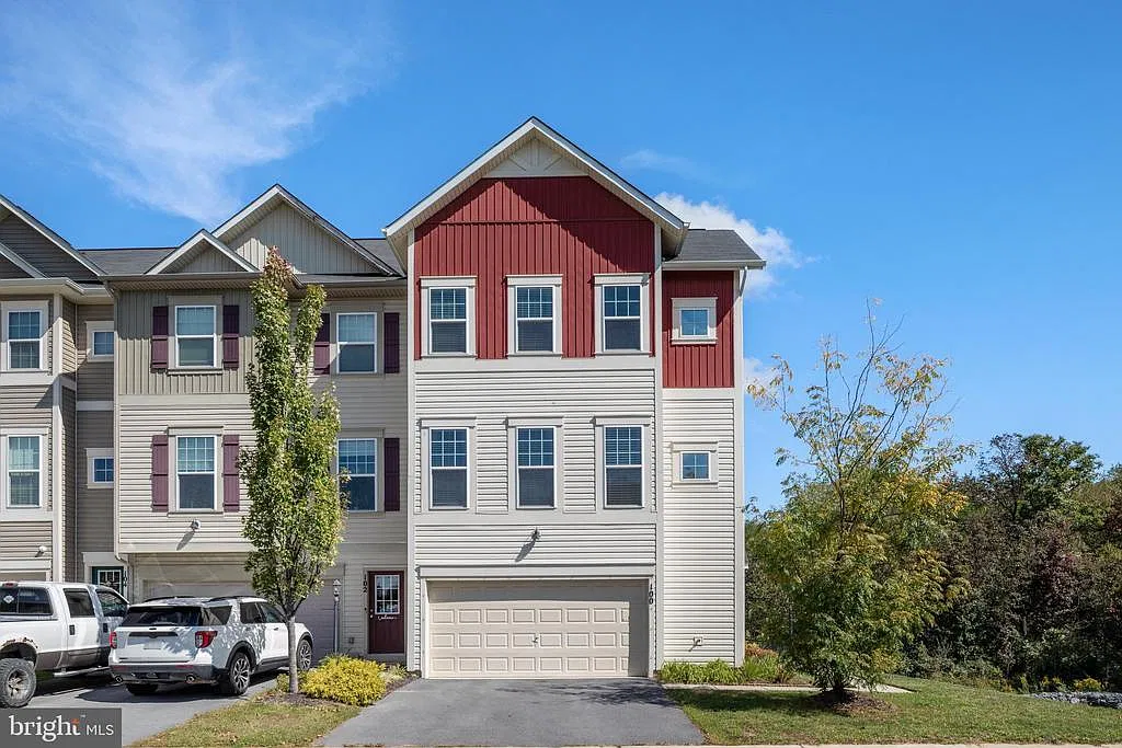 3 bed, 3.5 bath, 2652 sqft, $2,575 — Photo 1