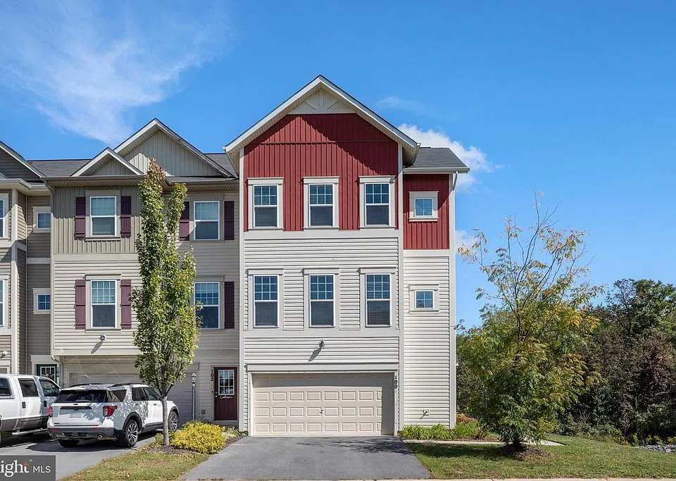 100 Splendor Garden Way