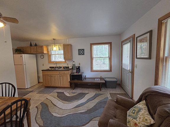 4th image of 75 Redcedar Lane