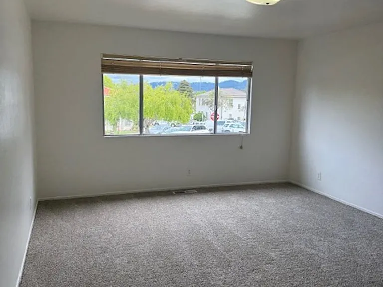 544 Van Buren St — Photo 6