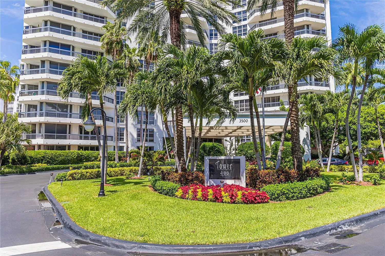 2 bed, 2.0 bath, 1353 sqft, $4,200 — Photo 3