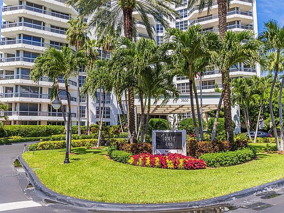 3rd image of 3500 Mystic Pointe Dr APT 1107