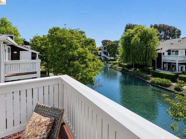 154 Marina Lakes Dr, Richmond, CA 94804