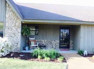 712 Pecan Grove Cir, Greenwood, MS 38930