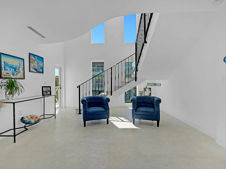 317 E Seaview Cir — Photo 34