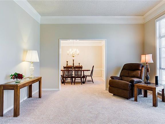 3rd image of 1215 Normandy Dr