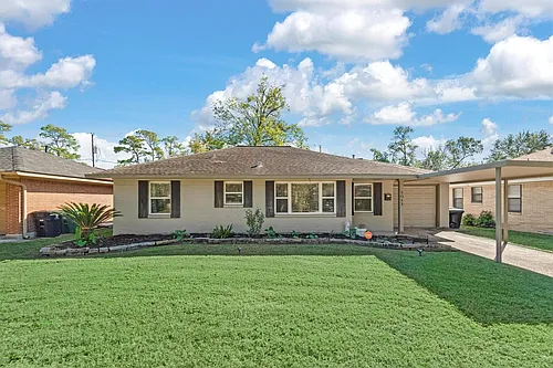 2023 Woodcrest Dr Photo 1