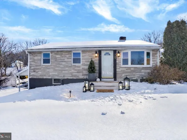 765 Market St, Mount Wolf, PA 17347