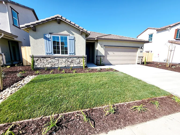1561 Shirley Ave — Photo 7