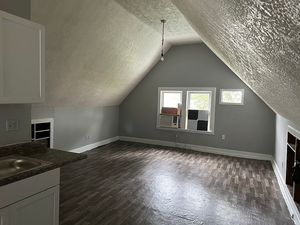 2nd image of 116 Lincoln Ct #B