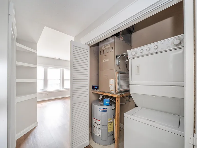 234 E 9th St #102 — Photo 10