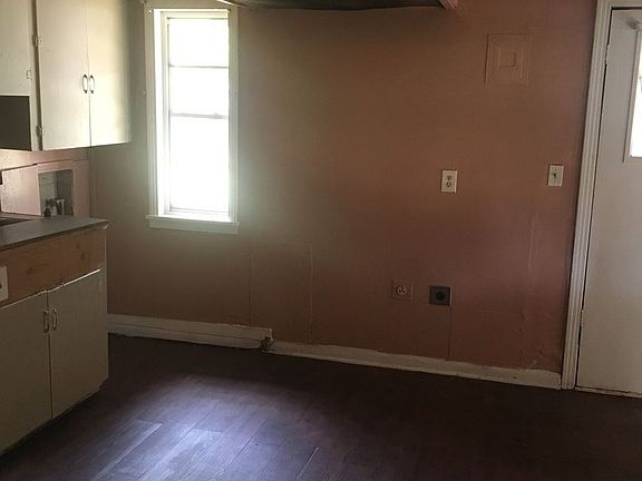 4th image of 2909 Glenwick St