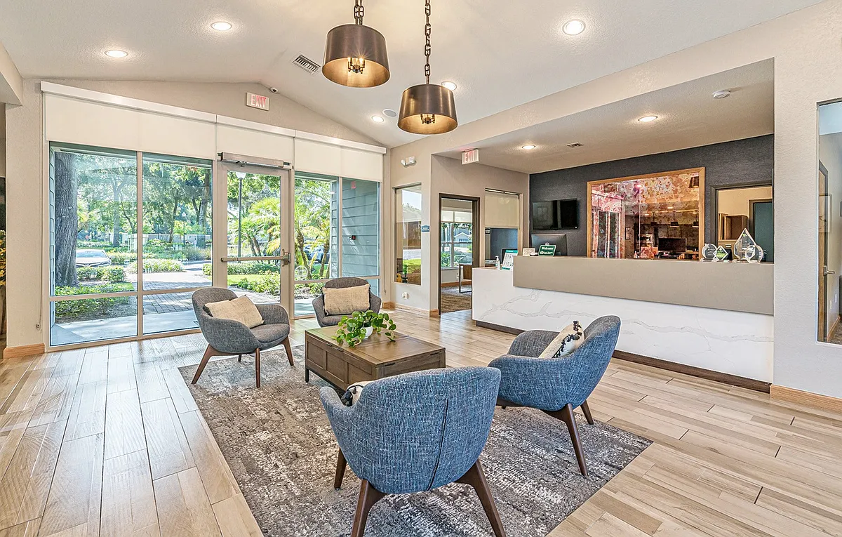Building Photo - Enclave at Pine Oaks
