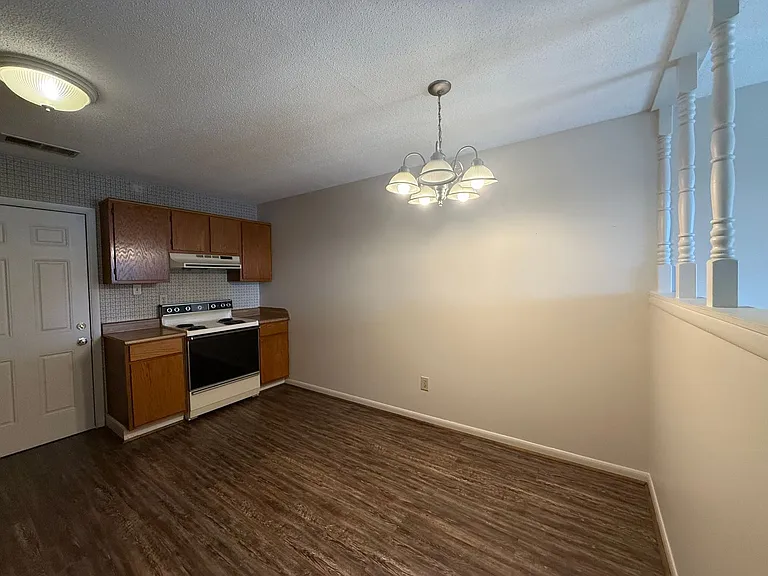 605 Adelle St SW — Photo 5