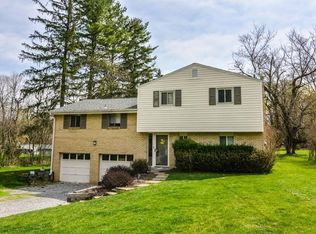 2382 Jenkinson Dr, Pittsburgh, PA 15237