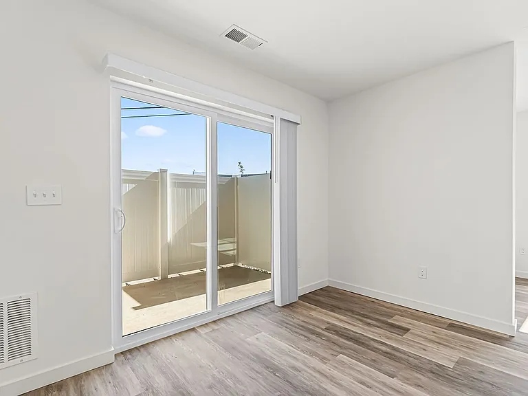 Midway Townhomes — Photo 39