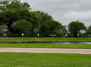 1607 Old Henry Ct, Angleton, TX 77515