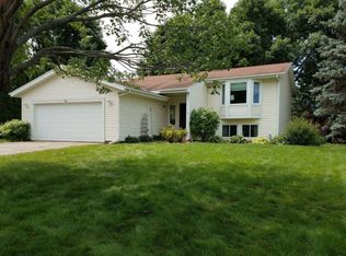 1006 Prairie St S, Shakopee, MN 55379