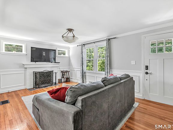 2nd image of 2082 Stratfield Road