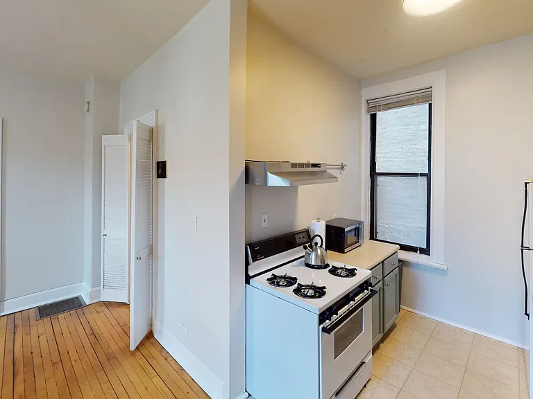 2345 N Bosworth Ave #1R — Photo 9