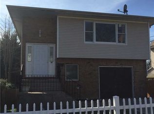 32 Carpenter St, Glen Cove, NY 11542