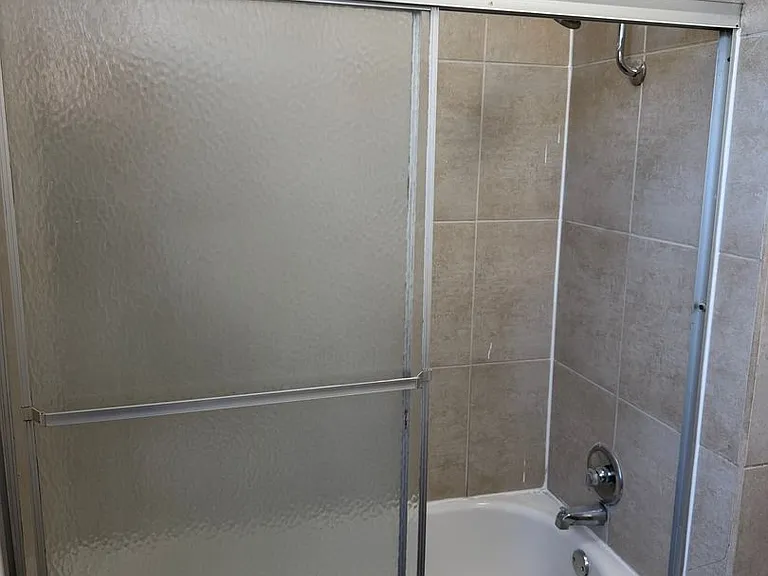 1606 Ash Ave — Photo 10