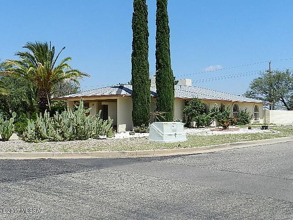 4th image of 3915 Saint Andrews Dr