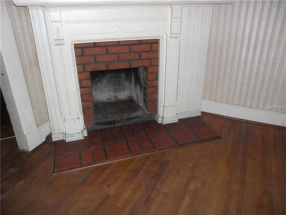 3rd image of 212 S Lakeview Dr