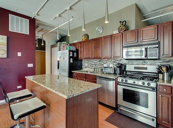 2nd image of 1524 S Sangamon St Unit 408