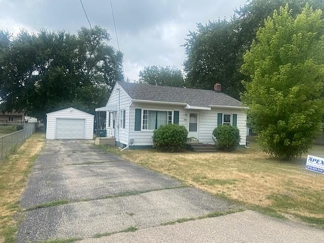 1st image of 850 E Briar Ln