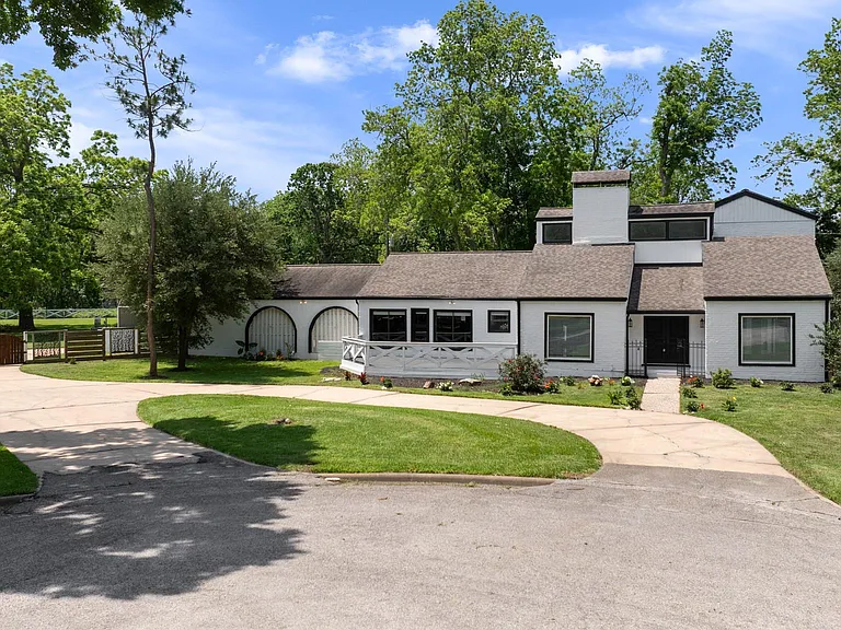 5230 Meadow Forest Dr — Photo 2
