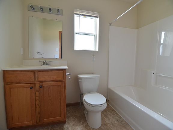 4th image of 104 Gardens Ct