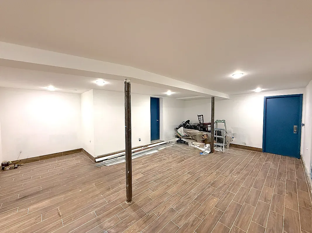 1313 Halsey Street — Photo 3