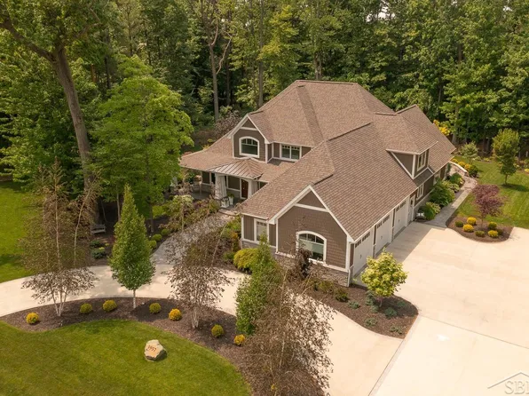 3957 Preserve Dr, Saginaw, MI 48603