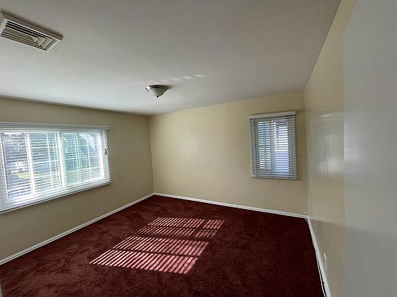 4th image of 10212 S Wilton Pl