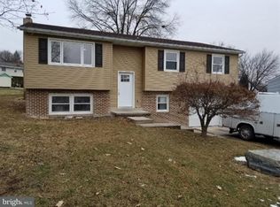 413 Miriam Ave, Leesport, PA