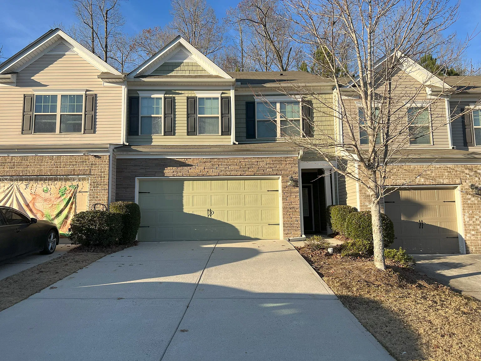3 bed, 2012 sqft, $2,200 — Photo 1