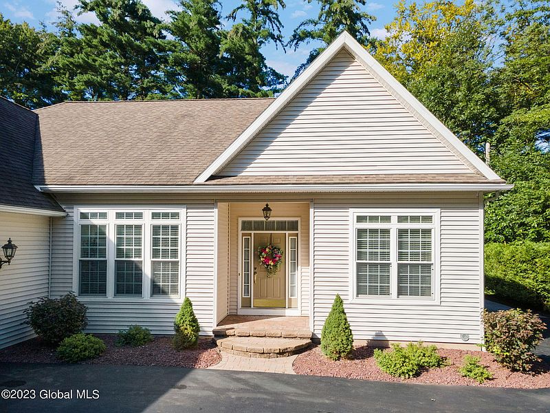 3rd image of 222 Pinewood Drive