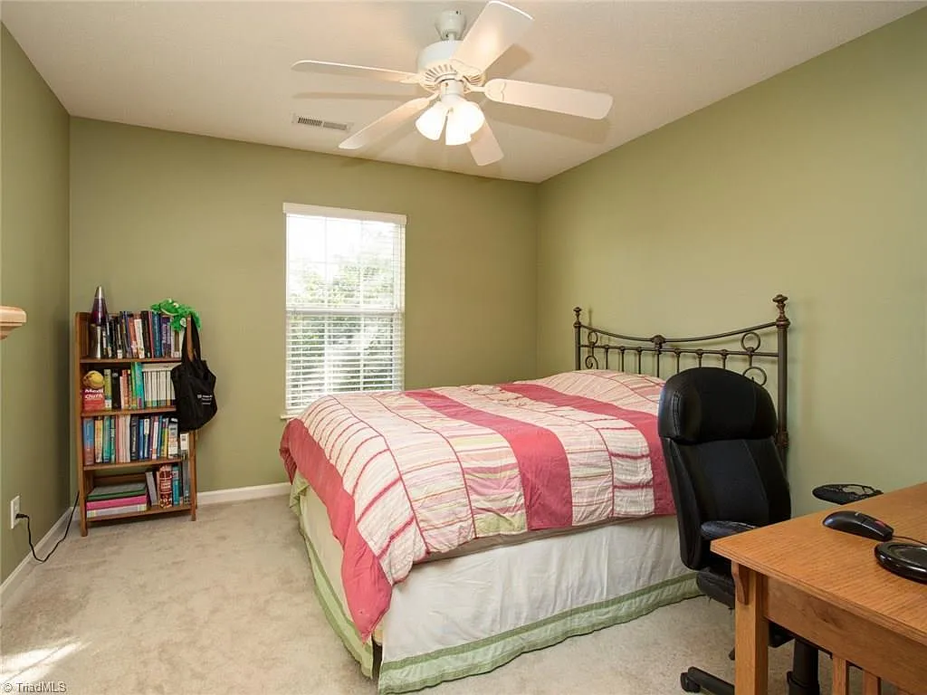 3 bed, 2.5 bath, 1394 sqft, $1,800 — Photo 3