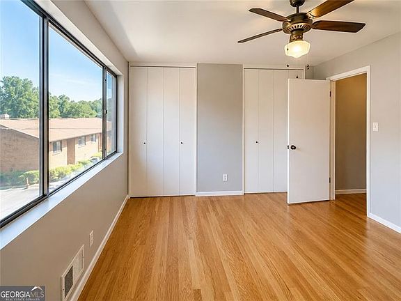 3rd image of 2543 Bradford Sq