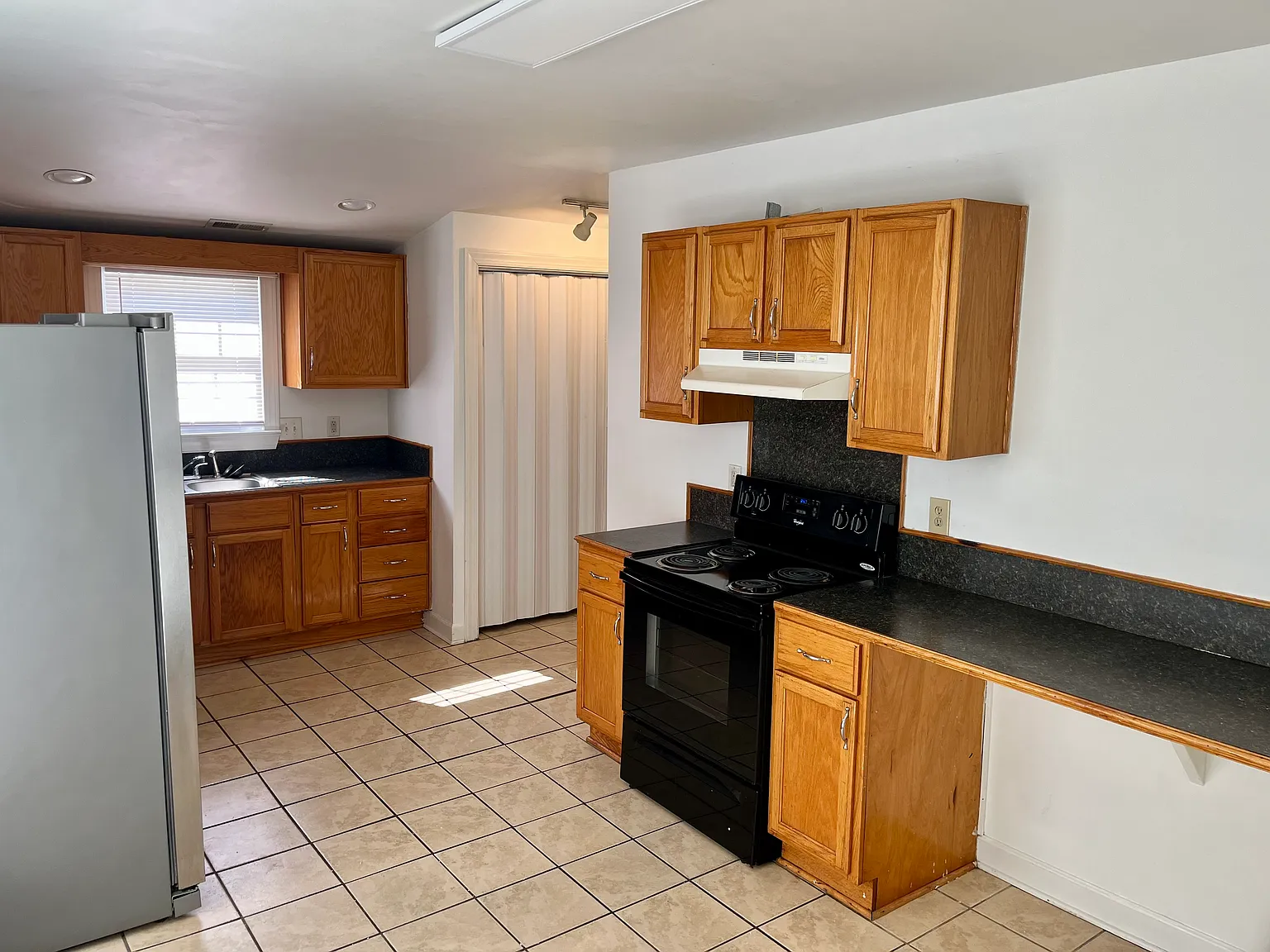4 bed, 1800 sqft, $2,000 — Photo 3