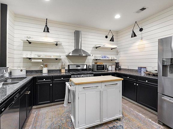 5th image of 3601 Locklear Ln