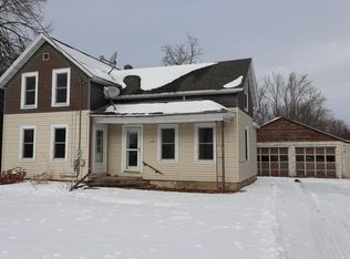 60 W 1st St, Clintonville, WI 54929