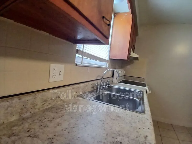 3325 S Oxford Ave #A — Photo 12
