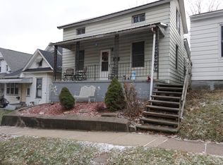 706 E 8th St, Muscatine, IA 52761