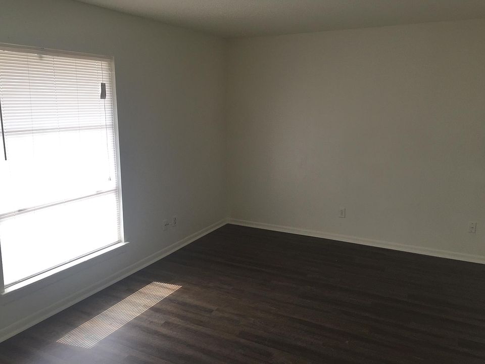 1st image of 1833 Eden Ln APT 1