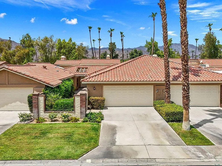 235 Santa Barbara Cir — Photo 13