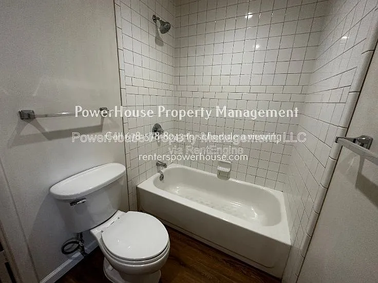 504 Oakwood Ct — Photo 5